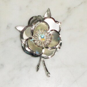 Flower Brooch Vintage Silver Tone Metal w Iridescent Rhinestone Center ~ Classic 1970s ~ Unsigned