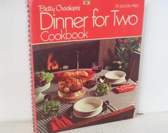 Betty Crocker's Dinner For Two Cookbook 1975 spiraal hardcover gouden persboek