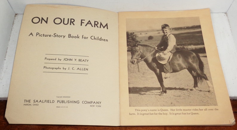 On Our Farm, un livre d'histoires illustrées pour enfants, 1932 Livre grande couverture souple image 3