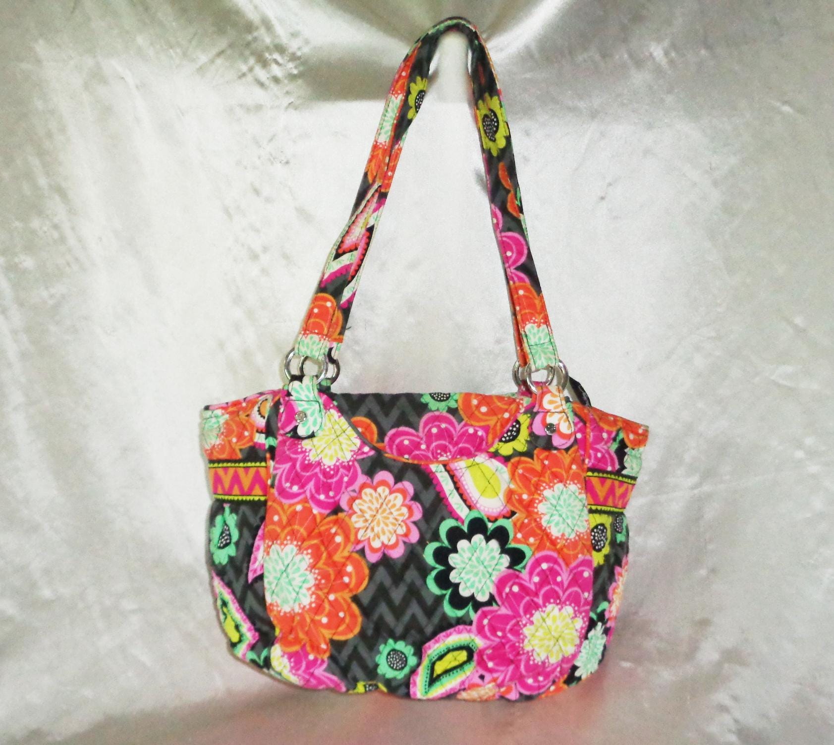 Vera Bradley キルティング ポシェット 花柄 Vera Bradley キルティング ポシェット 花柄 Stop and admire All the