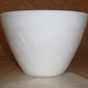 Hazel Atlas Milk Glass 7 1/2 inch Mixing Bowl Cat Tail Raised Pattern