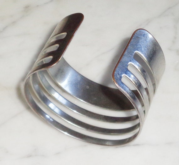 Stainless Silver Tone Metal Cuff Bracelet - image 4