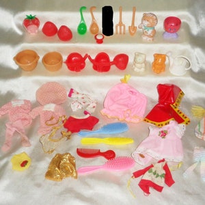 Vintage Kenner 1980s Strawberry Shortcake Pets Clothes and Accessories 38pc Lot