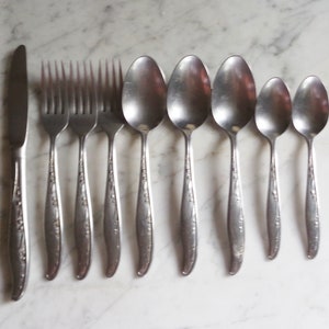 CG Acero inoxidable Japón Algonquin Vintage Cubiertos Lote Cuchillos Tenedores Cucharas