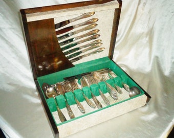 Oneida Queen Bess Silver Plate Flatware Set: 72-Piece Service for 12 in Wooden Chest