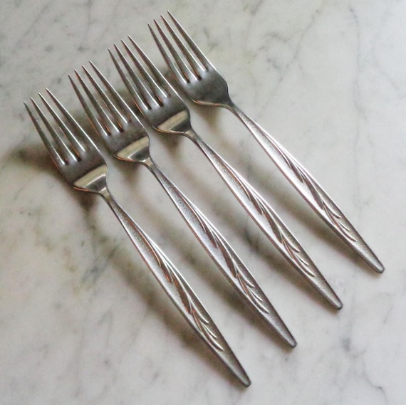 Sea Island 1847 Rogers Bros Stainless 7 3/8 Inch Set of 4 Dinner