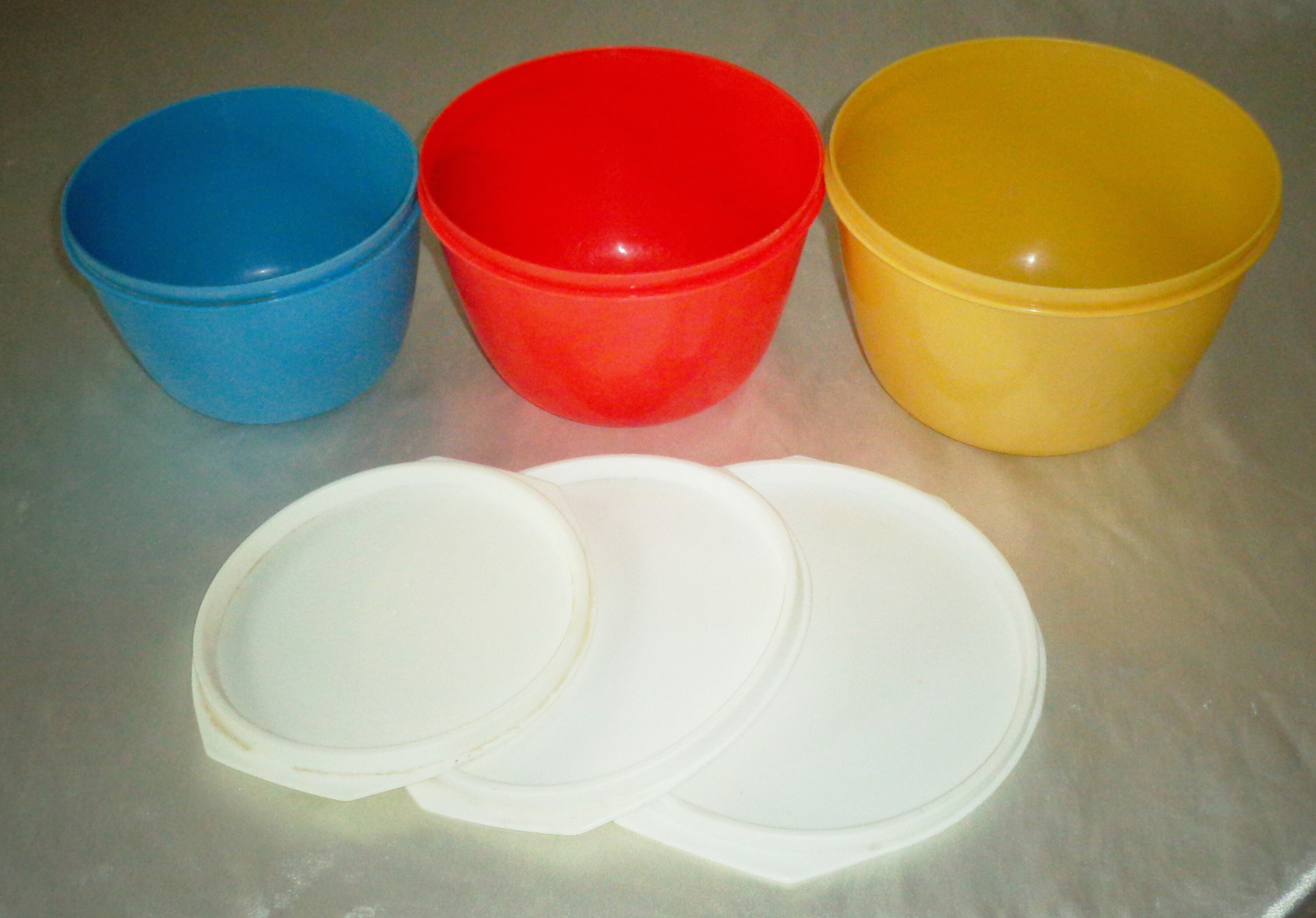 Rubbermaid Blue Mixing Bowls