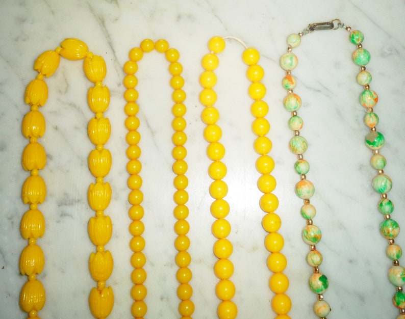Lucite Beaded Flapper Necklaces yellow /& Multi Colored Green 44-50 inch set of 4 from the 1980s