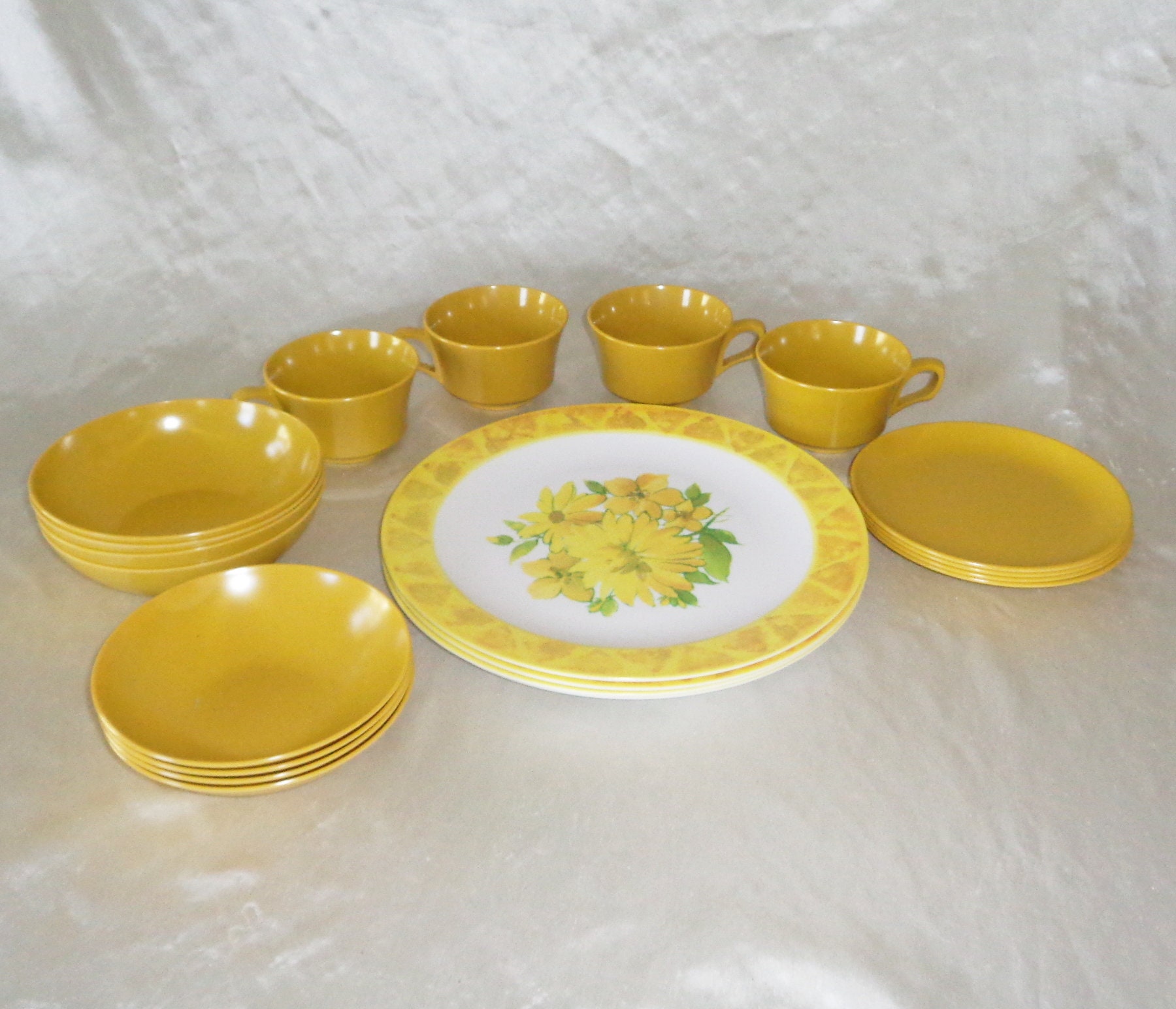 Yellow Flower Melamine Melmac Allied Chemical Dish Set W Plates