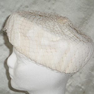 White Velvet Hat w Veil Netting & Rhinestone, Vintage MCM Womens Formal Church