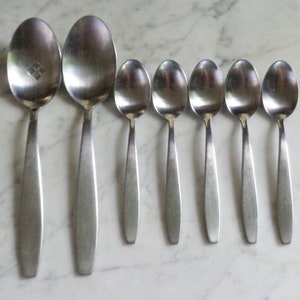 Oneida China 11C Stainless Steel 2 Serving Spoons & 5 Teaspoons