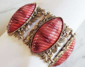 Bracelet Vintage Lucite Shell 7 1/4 inch Gold Tone Metal Link Bracelet