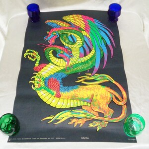 Póster vintage de LeRoy Olson M105 Dragon de Artco Studios, luz negra, 1971