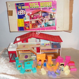 Jumbosi #926 My Deluxe Doll House Play Set Fully Furnished Furniture & People Lot in Original Box