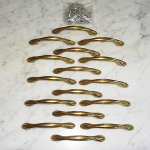 16 Amerock Regency Messing #1382 Schrankgriffe 4 1/4 Zoll lang mit 3 Zoll Schraubenlöchern