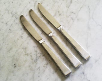 New Charm International Lyon 18-8 Set of 3 Serrated Dinner Knives (9 1/8 inch)
