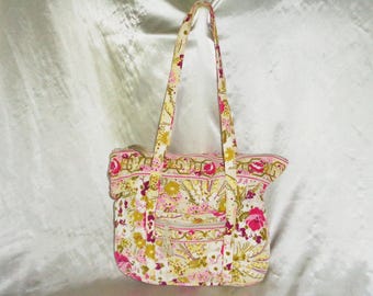 Bolso de mano acolchado Vera Bradley, rosa, verde y blanco con estampado floral, 14 x 11 x 3 1/2 pulgadas.