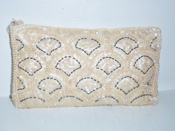 la regale clutch purse