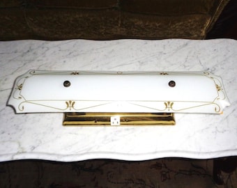 Aplique de pared para baño estilo MCM vintage de 23 pulgadas con 4 bombillas y toma de corriente.