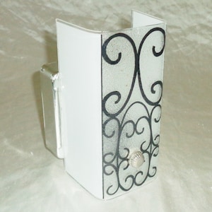 Luminária retangular para banheiro com tomada - Keltic Gothic Black Rod