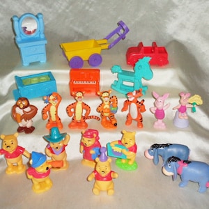Disney Winnie The Pooh 21 piece Play Set Figures Lot Eeyore Tigger Piglet Owl +