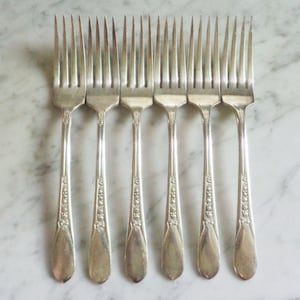 1941 Wm Rogers Mfg Co Silver Plate Priscilla 7 1/2 inch Set of 6 Dinner Forks