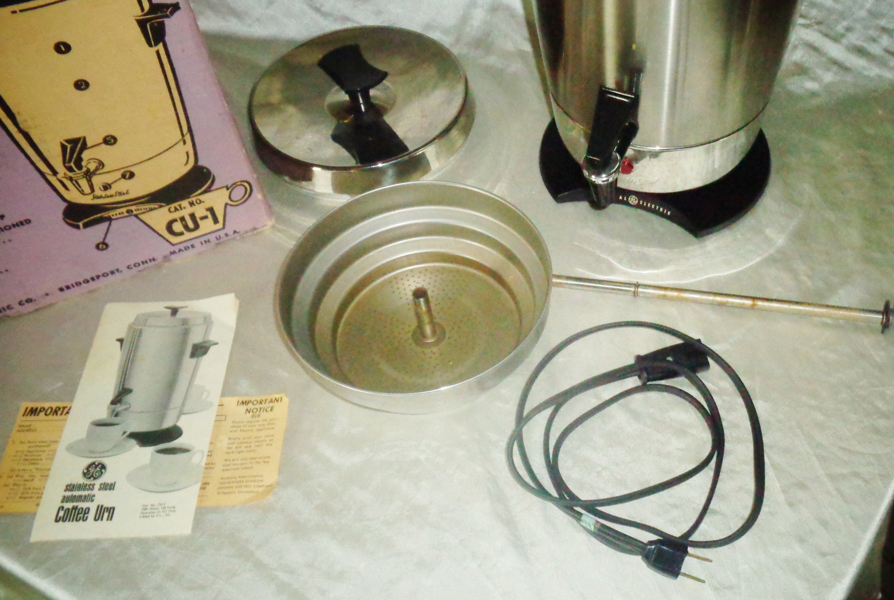 Vintage West Bend 29304 Electric Coffee Urn Pot Percolator 12-30 Cups USA
