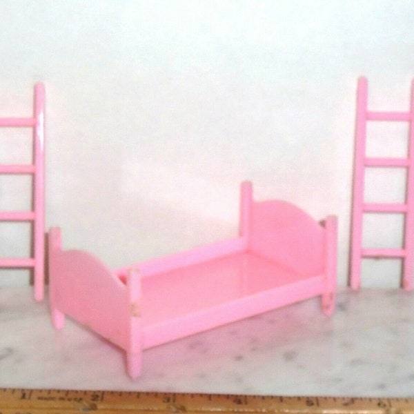 Années 1950 vintage Doll House Miniature Best ~ Pink Bunk bed & 2 Ladders