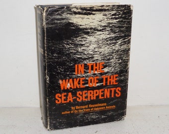 A raíz de las serpientes marinas por Bernard Heuvelmans 1968 Primera edición Libro de tapa dura