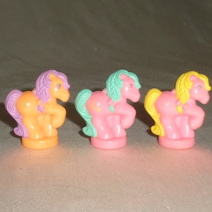 1990 Hasbro My Little Pony Petite Ponies 3 Geflochtenes Haar Ponys w Teekanne Handschuhe +