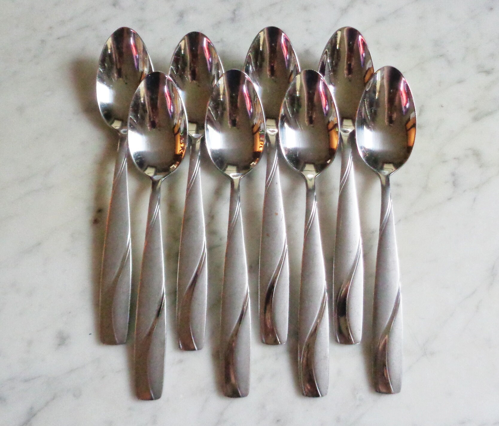 8 Silva Oneida Stainless 7 1/8 Zoll Tafel Suppen Löffel