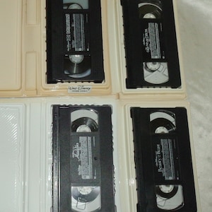 15 Disney Black Diamond The Classics Clamshell VHS Jungle Book, Aladdin, Rescuers, 101 Dalmatians, Beauty & The Beast, Fox and The Hound + image 4