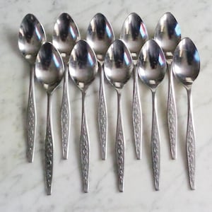 Oneida Northland Stainless Korea OHS172 Scroll Pattern 6 1/4 inch Set of 10 Teaspoons