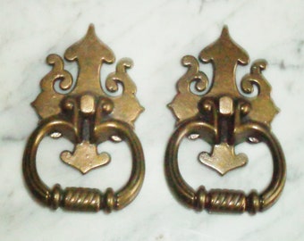 National Lock co Spade Tip Colonial Carriage House Drop Ring Bail Set of 2 Drawer Pulls~ 4 5/8in tall w 2 1/2in Vertical Screw Hole Space