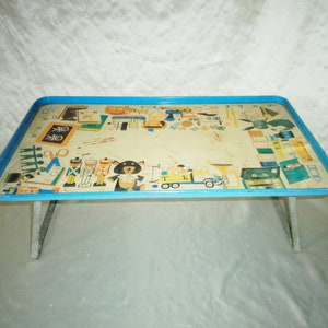 Soporte para bandeja de escritorio portátil Spelling School Pressman Toy Corp #2285 con patas plegables - 20 x 13 x 7 3/4 pulgadas