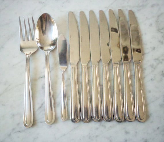 Wallace 18/0 stainless WAS255 Set of 7 Dinner Knives, Serving Spoon, Meat Serving Fork & Master Butter