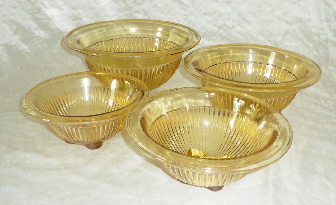 Federal Glass Co Mixing Bowl Set of 4 Graduated Bowls in Amber Yellow