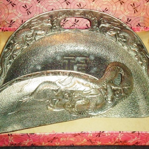 Vintage Dragon Decor Crumb Catcher / Silent Butler ~ Made in Japan Dust Pan & Scoop Set in Original Box