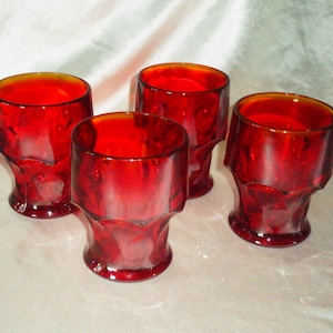Szklanki Viking Glass Georgian Rocks Tumblers w kolorze rubinowo czerwonym z żółtymi krawędziami, zestaw 4 sztuk Vintage