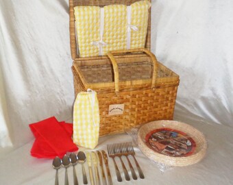 Decorative Fortnum and Mason F M Hamper Wicker Picnic Storage