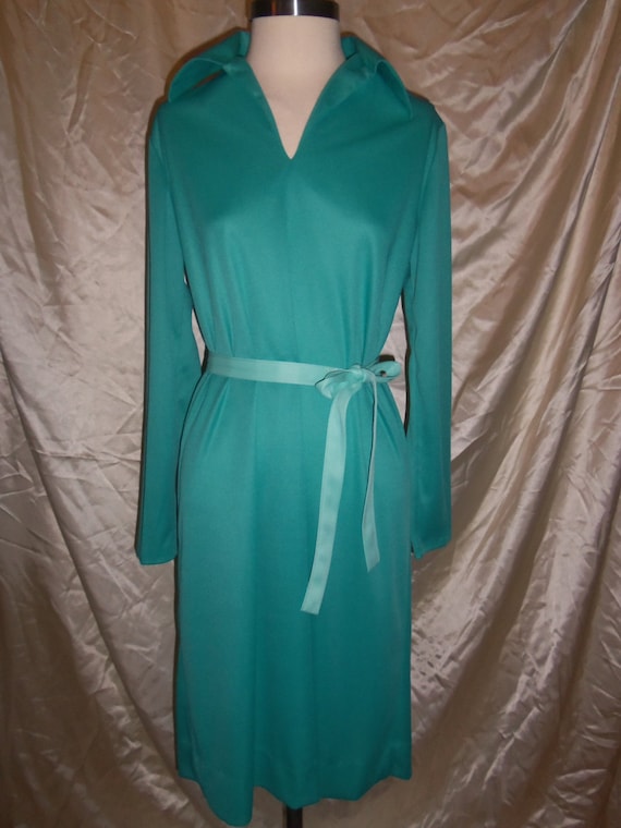 Lady Blair Knee Legnth Dress in Green W Belt / Tie 100% POLYESTER, Vintage Modern Business