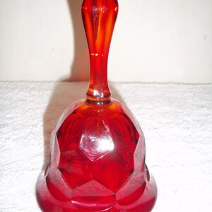 Dzwonek obiadowy Viking Georgian Ruby Red, szkło zabytkowe