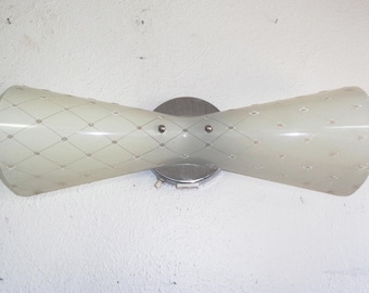 Aplique de pared Moe Light con pantalla de pajarita, estilo vintage MCM, 43 cm (17 pulgadas), 2 bombillas, enchufe e interruptor.