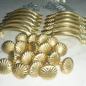 Amerock Shell Fan Tip Bright Brass 12 #1333 Pulls & 18 #1337 Knobs and Cabinet Drawer Pull Handles