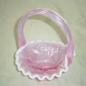 Mini vindsnurra i lila och vit opalinglas, 10 cm hög