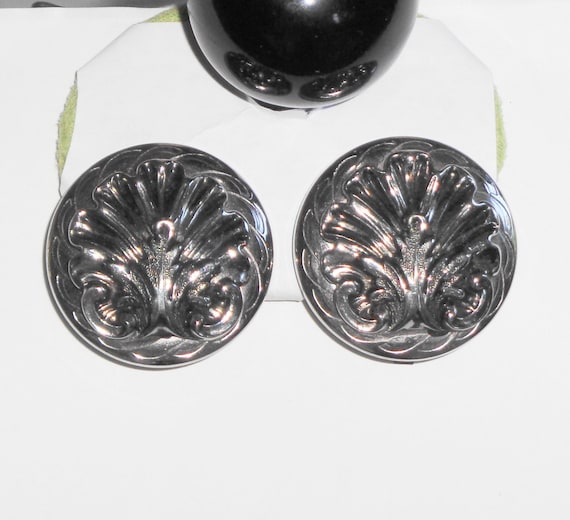 Clip On Earrings VINTAGE Silver Tone Metal Feather Fan Scroll Clip On Earrings