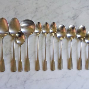 Colonial Artistry Distinction Deluxe Stainless Oneida Serving Spoons, Ladle Sugar, Ice Tea & Table Soup Spoons + Teaspoon