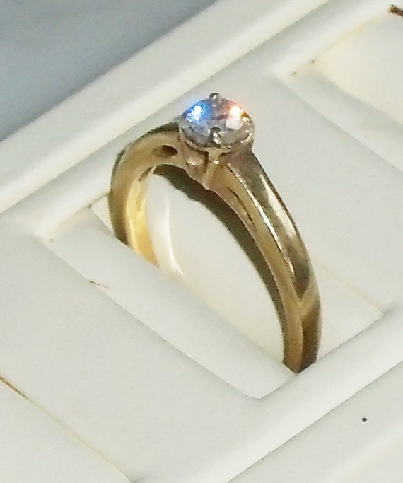 1/4kt Diamond Ring -10kt Solid Yellow Gold Size 7 - 2.2g, Beautiful Estate Find
