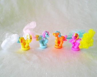 1990 Hasbro My Little Pony Petite Ponies Pegasus y Ponys con sonajero de reloj de pizza +