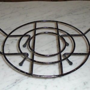 Pedestal TRIVET com pés de haste de ferro de metal vintage com alças